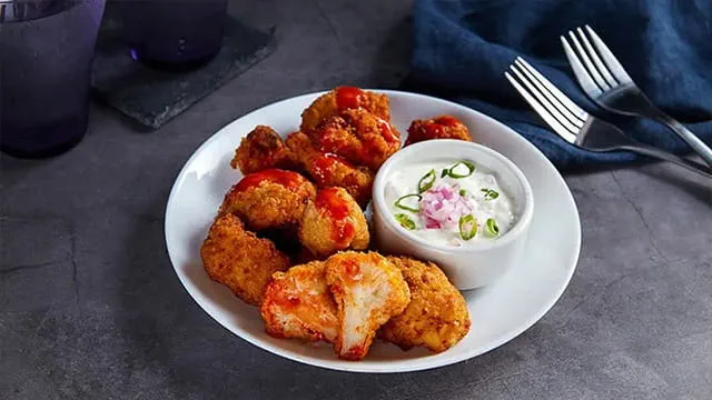 BATTERED BUFFALO CAULIFLOWER AND DIP BATTERED BUFFALO CAULIFLOWER AND DIP