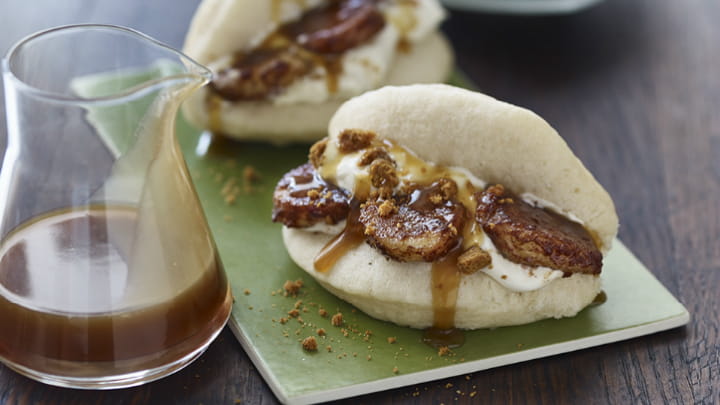Banoffee Pie Bao with Caramel Sauce