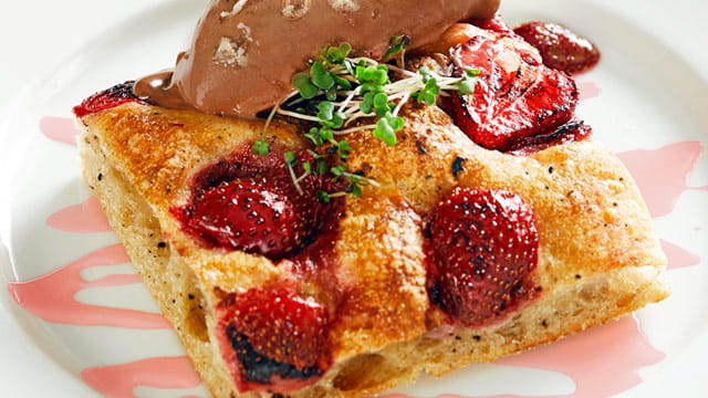 Black Pepper-Strawberry Coca with Smoked Chocolate Ice Cream