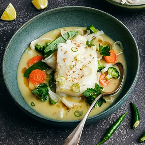 Dos de cabillaud au soja, nouilles curry-coco