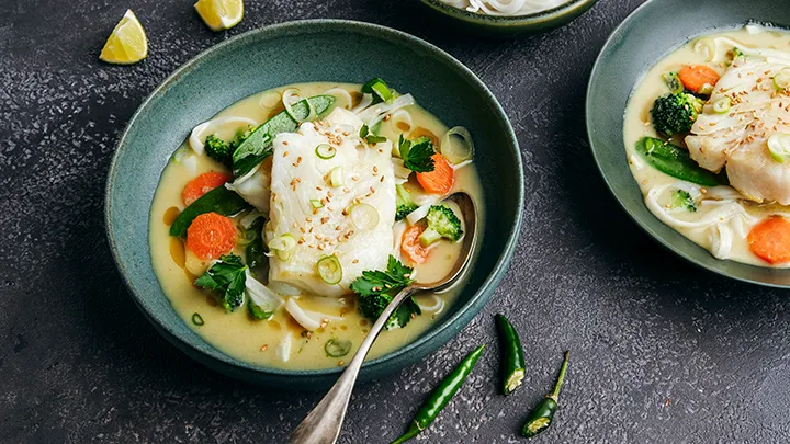 Dos de cabillaud au soja, nouilles curry-coco