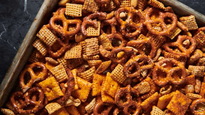 vietnamese cajun snack mix