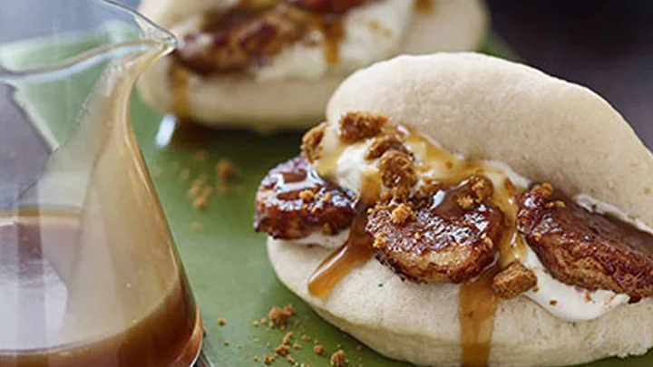 banoffee_pie_bao_with_caramel_sauce
