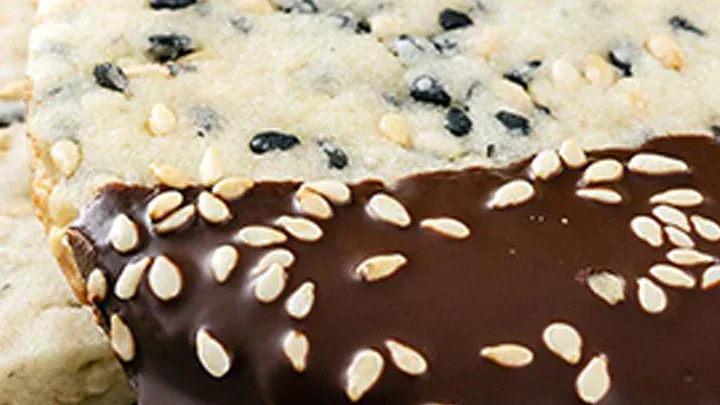 chocolate_dipped_sesame_cookies_800