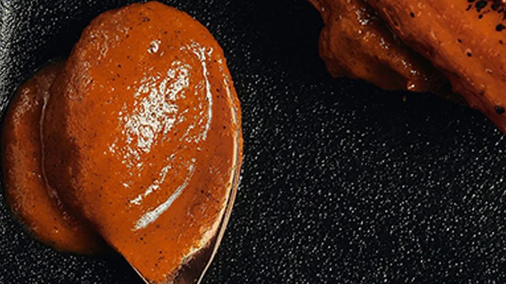 FF21_Plants-Pushing-Boundaries_Brined-Carrot-Hot-Dog-with-charred-tomato-ketchup-10_800x800