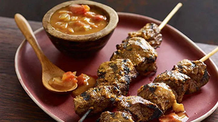 tanzanian_bbq_skewers_with_tomato_onion_sauce