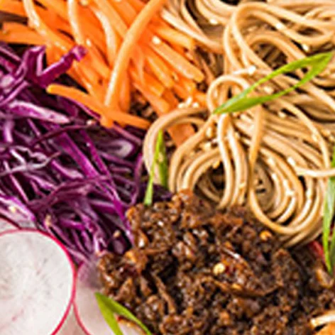 TOFU-NOODLE-BOWL-WITH-VEGETARIAN-XO-SAUCE-800x800